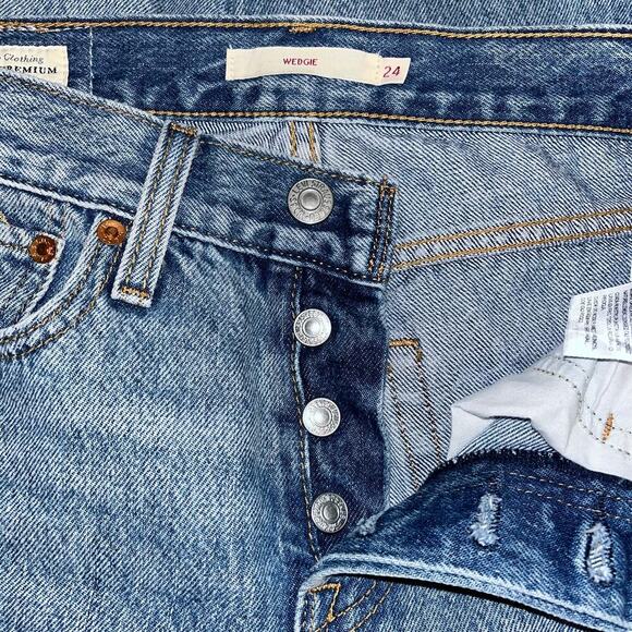 Levi’s Wedgie Fit High Rise Straight Leg Jeans Frayed Hem Light Wash Size 24 - Picture 5 of 7